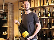 Basketbalista Ond�ej Balvín má v Praze vinárnu.