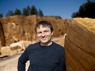 Majitel kamenolomu Tomá� Hrdina