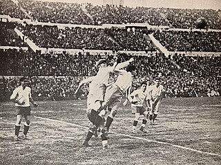 Momentka z utkání Uruguaye proti Argentin� na MS 1930.