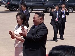 Si �in-pching dorazil do Severní Koreje. Na leti�ti ho p�ivítal Kim �ong-un