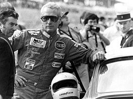 Americký herec Paul Newman skon�il v roce 1979 na Le Mans druhý.