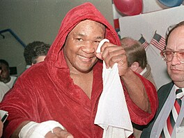 George Foreman se stal nejstar�ím mistrem sv�ta v t�ké váze v historii boxu 5....
