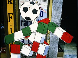 Ciao, maskot mistrovství sv�ta, které se konalo v roce 1990 v Itálii.