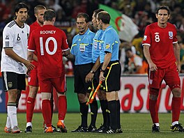 Frank Lampard vst�elil v osmifinále Anglie proti N�mecku gól, kterého si...