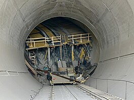 Pohled do eskalátorového tunelu � výstup z dé�ka do OC Arkády. (kv�ten 2026)