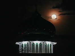 Podívejte se tedy, jak sou�asný modrý mikroúpln�k zachytili fotografové z...
