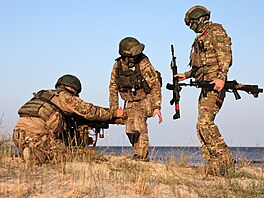 Ru�tí vojáci operují na Kinburnské kose. (23. srpna 2024)