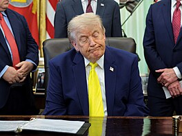 Americký prezident Donald Trump �elí kritice za krátký výpadek soust�ed�ní p�i...