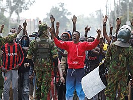 Protesty proti plánu karantény pro pacienty s ebolou, v ke�ském m�st� Nanyuki v...