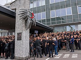 Protest iniciativy Ve�ejnoprávn� s podporou odbor� proti postupu vládní koalice...