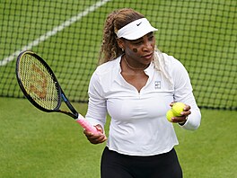 Americká legenda Serena Williamsová na tréninku p�ed svým o�ekávaným návratem...
