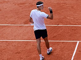 Jakub Men�ík se hecuje v semifinále Roland Garros.