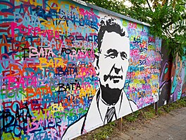 Spreje�i z celé Moravy prom�nili nevzhledné billboardové panely v centru Zlína....