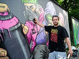 Spreje�i z celé Moravy prom�nili nevzhledné billboardové panely v centru Zlína....