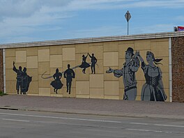 Dálni�ní nadjezd uprost�ed Texasu a pod ním moravské motivy. Ve Westu je mo�né...