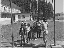 Poslední dny leto�ních letních prázdnin pro�ívají dcery a synové pracovník�...