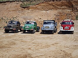 Ú�astníci XVIII. srazu historických nákladních automobil� zavítali tradi�n� do...