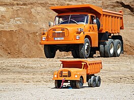 Ú�astníci XVIII. srazu historických nákladních automobil� zavítali tradi�n� do...