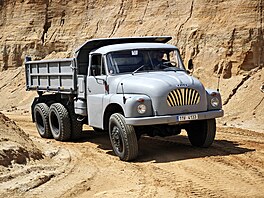 Ú�astníci XVIII. srazu historických nákladních automobil� zavítali tradi�n� do...
