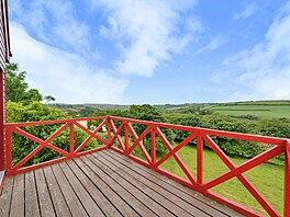 Veranda nabízí ú�asné výhledy do okolní zelené zvln�né krajiny. 
