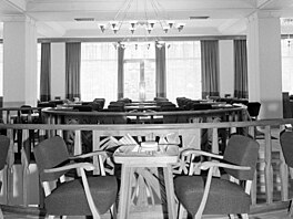Hotelová restaurace byla jedním z nejd�le�it�j�ích a nejreprezentativn�j�ích...