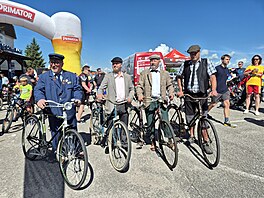 Otev�ení cyklostezky kolem Rozko�e pojali n�kte�í cyklosté opravdu slavnostn�.