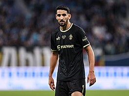 Hazem Mastouri hraje jako úto�ník za ruský klub Dynamo Macha�kala a národní tým...