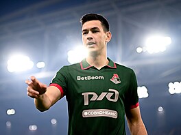 César Montes hraje jako st�ední obránce za klub ruské Premier League Lokomotiv...