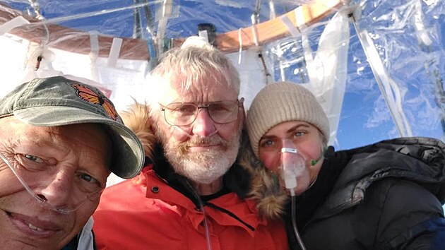 Pos�dka balonu Atlantic Explorer. Zleva: Bert Padelt, Peter Cuno a Alicia Hempleman-Adamsov�.