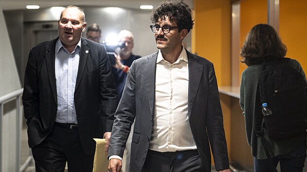 U obvodn�ho soudu pro Prahu 9 v kauze Dozimetr vypov�d� kandid�t na prim�tora Adam Scheinherr. (9. �ervna 2026)