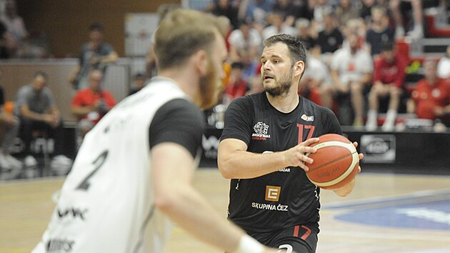 Jarom�r Boha��k z Nymburka b�hem fin�le Maxa NBL.