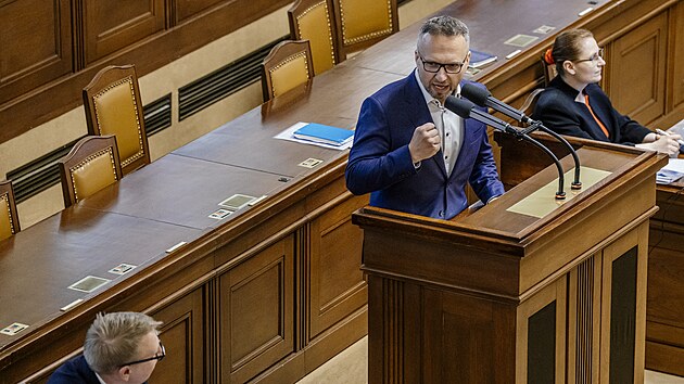 Marian Jure�ka (KDU-�SL) na sch�zi Poslaneck� sn�movny. (2. �ervna 2026)