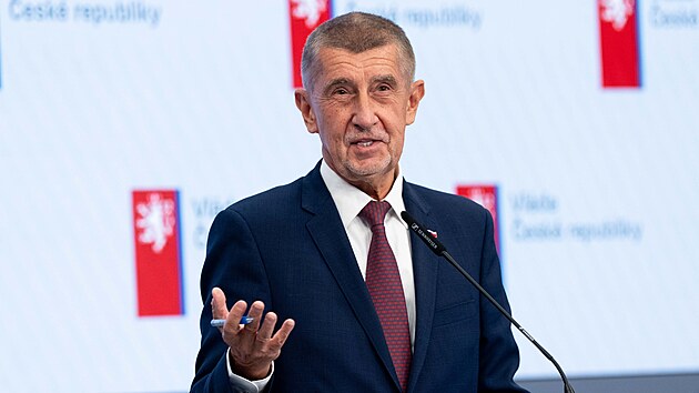 Premiér Andrej Babi� na tiskové konferenci vlády. (8. �ervna 2026)