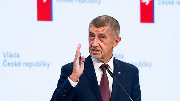 Premiér Andrej Babi� na tiskové konferenci vlády. (8. �ervna 2026)