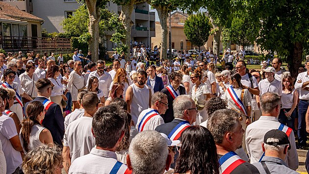 Lid� se ��astn� pietn�ho pochodu za zavra�d�nou jeden�ctiletou Lyhannu ve francouzsk�m m�st� Fleurance. (7. �ervna 2026)