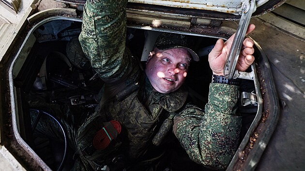 Rusk� voj�k slou�� na front� v ukrajinsk� Luhansk� oblasti. (28. kv�tna 2026)