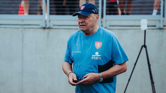 Miroslav Koubek, kou� �esk� fotbalov� reprezentace, na pond�ln�m uzav�en�m...