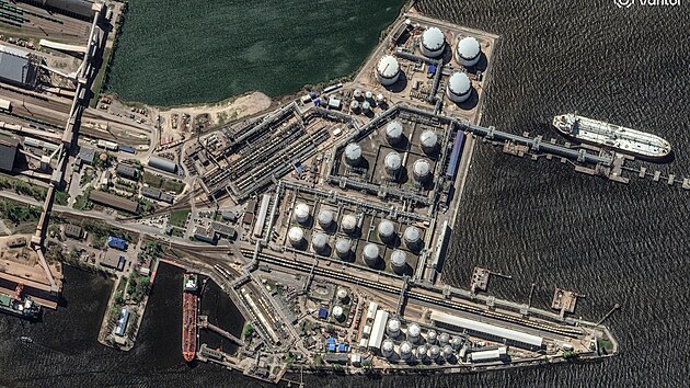 Takto vypadal ropn� termin�l v Petrohradu p�ed po�kozen�m ukrajinsk�mi drony. (8. kv�tna 2026)