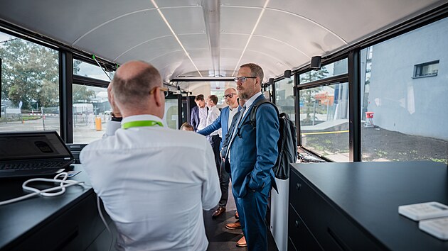 Valeo roz���ilo laborato�e v Praze, vyv�j� tam autonomn� ��zen�.