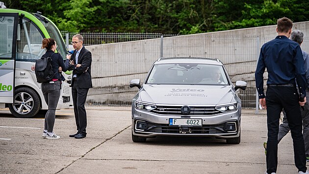 Valeo roz���ilo laborato�e v Praze, vyv�j� tam autonomn� ��zen�.