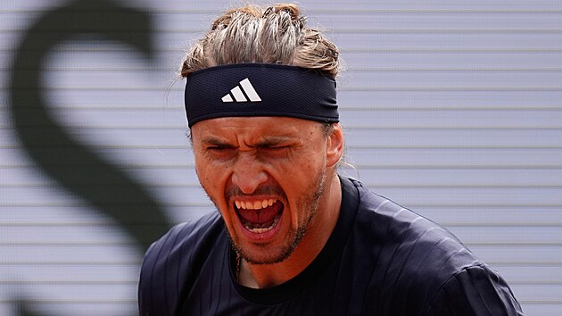 Alexander Zverev postupuje do fin�le Roland Garros.