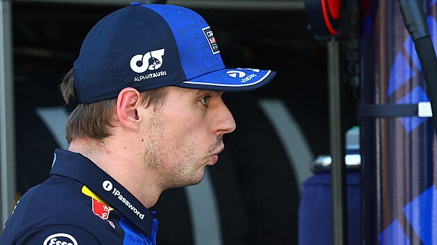 Zklamaný Max Verstappen poté, co musel odstoupit z Velké ceny Monaka