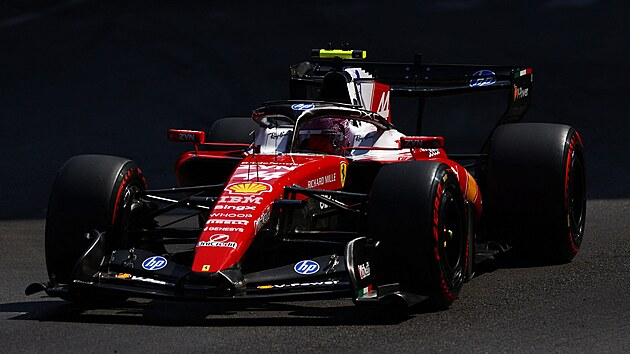 Lewis Hamilton b�hem kvalifikace na Velkou cenu Monaka