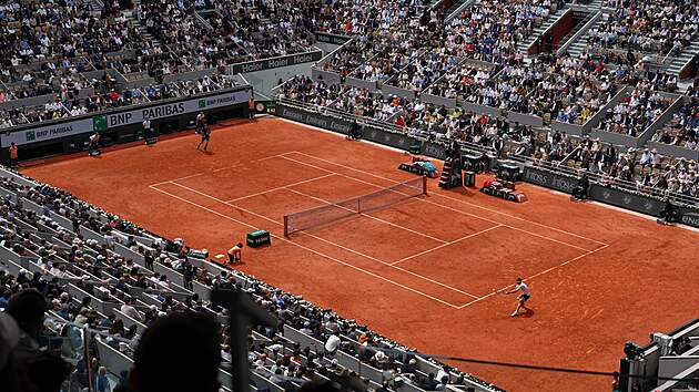 Momentka ze semifin�le Roland Garros mezi Jakubem Men��kem a Alexanderem...