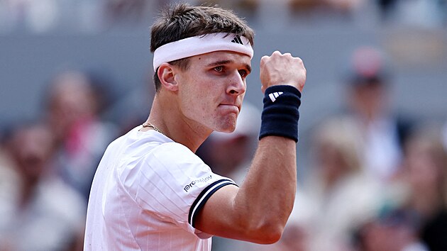 Jakub Men��k se hecuje v semifin�le Roland Garros.