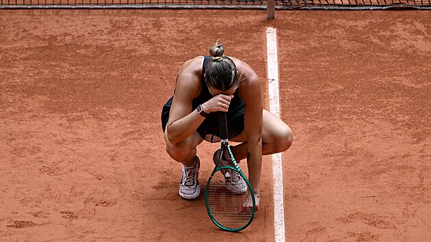 Zklaman� Aryna Sabalenkov� po por�ce ve �tvrtfin�le Roland Garros