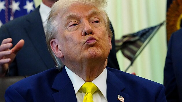 Donald Trump v Ov�ln� pracovn� B�l�ho domu (4. �ervna 2026)