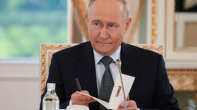 Rusk� prezident Vladimir Putin v Petrohradu, kde se kon� Petrohradsk� mezin�rodn� ekonomick� f�rum (SPIEF). (4. �ervna 2026)