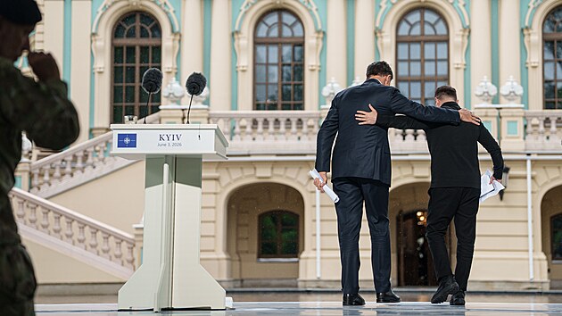 Gener�ln� tajemn�k NATO Mark Rutte se v Kyjev� setkal s ukrajinsk�m prezidentem Volodymyrem Zelensk�m. (3. �ervna 2026)