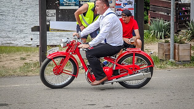 12. Sraz socialistick�ch vozidel v autokempu Hna�ov